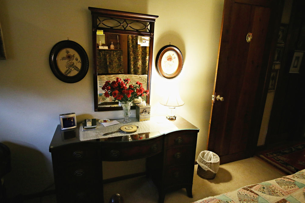 Ebenezer House Bed & Breakfast Burtonsville Esterno foto